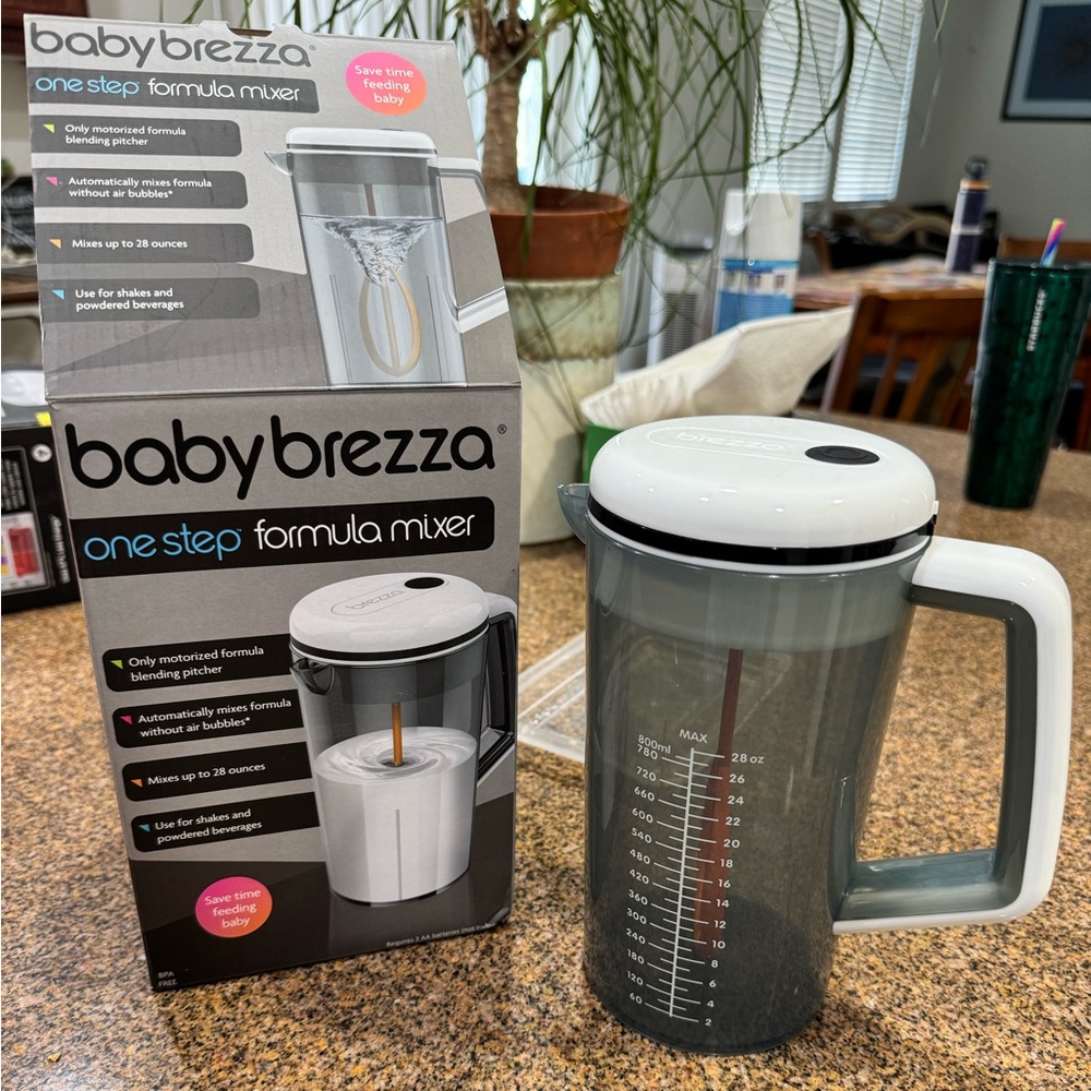 Baby Brezza one step formula mixer / motorized blending system